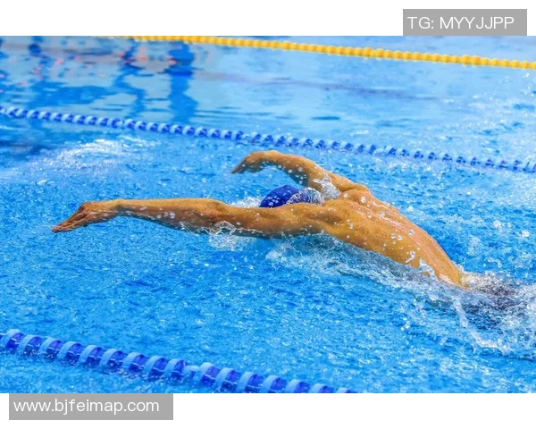 蝶泳身体素质要求及训练方法的全面解析与提升路径 蝶泳身体素质要求及训练方法的全面解析与提升路径