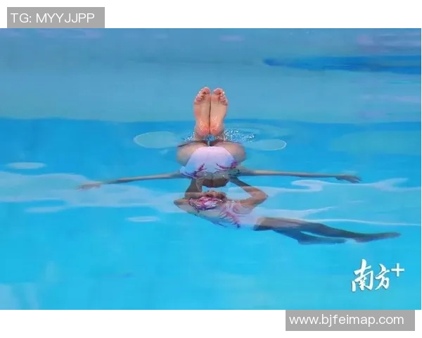 游泳比赛精彩瞬间回顾:速度与力量的完美碰撞,谁将问鼎冠军宝座