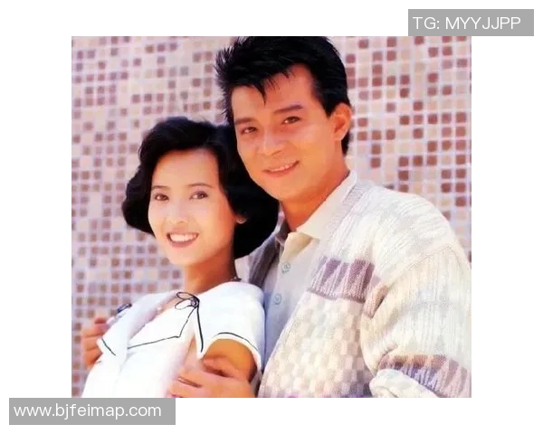 加内特与足球明星亲密合影展现运动员之间的友谊与激情